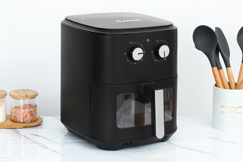 Nồi chiên không dầu Rapido SMART-7.0M 7 lít có công suất 1700W giúp bạn và nàng làm đa dạng các món ăn