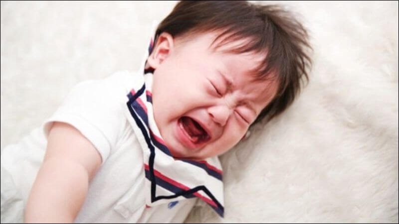 Mất nước có thể khiến cho trẻ khóc không ra nước mắt Mất nước có thể khiến cho trẻ khóc không ra nước mắt