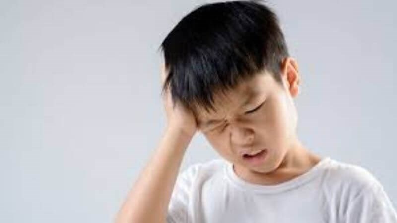Trẻ em khi mắc viêm màng não có thể xuất hiện đau đầu dữ dội