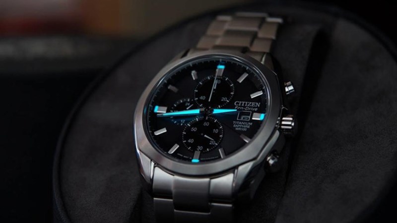 Chất liệu Titanium rất được ưa chuộng hiện nay Chất liệu Titanium rất được ưa chuộng hiện nay