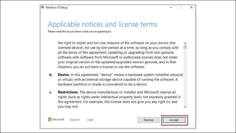 Chọn Accept để chấp nhận các điều khoản và chờ vài phút để hệ thống kiểm tra cập nhật