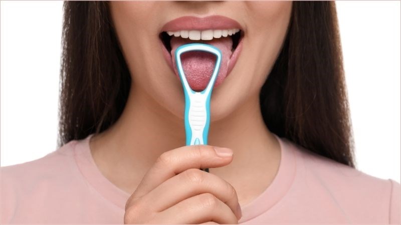 Vệ sinh lưỡi thường xuyên giúp làm giảm nguy cơ hôi miệng Vệ sinh lưỡi thường xuyên giúp làm giảm nguy cơ hôi miệng