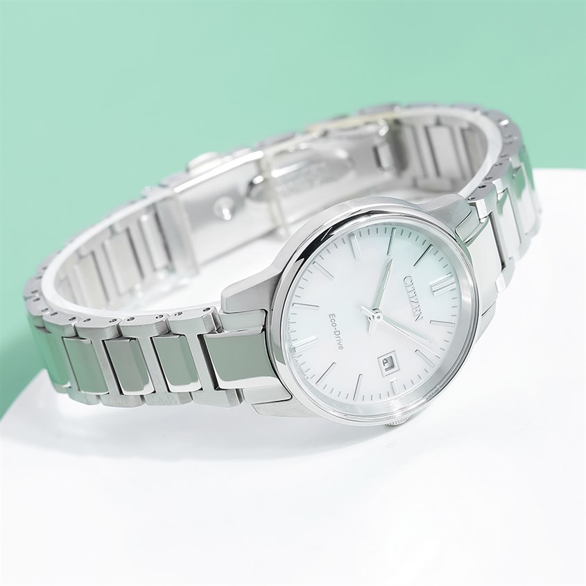 Đồng hồ CITIZEN 29 mm Nữ EW2591-82D sở hữu mặt kính Sapphire bền bỉ, chịu lực tốt Đồng hồ CITIZEN 29 mm Nữ EW2591-82D sở hữu mặt kính Sapphire bền bỉ, chịu lực tốt