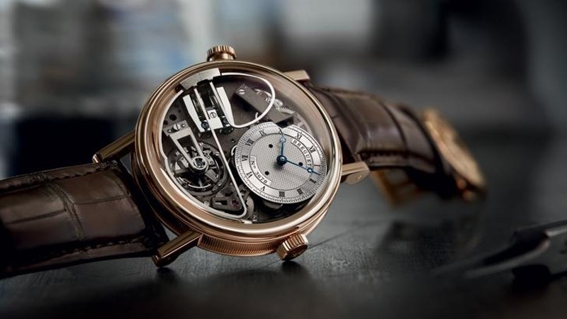 Đồng hồ ngừng chạy có thể do lỗi bên trong như dây cót bị đứt, lên dây cót sai Đồng hồ ngừng chạy có thể do lỗi bên trong như dây cót bị đứt, lên dây cót sai