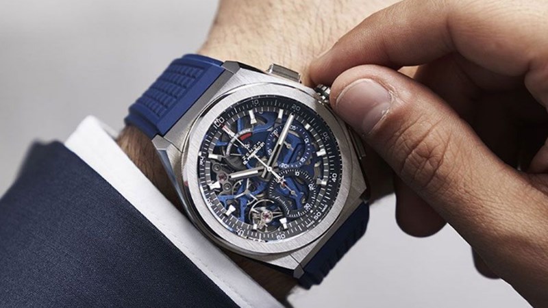 Đóng lại núm điều chỉnh để đồng hồ chạy trở lại Đóng lại núm điều chỉnh để đồng hồ chạy trở lại