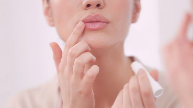Tại sao khử thâm môi xong màu không đều? Cách khắc phục hiệu quả 3 Các bước chăm sóc môi không bị thâm đơn giản và lưu ý