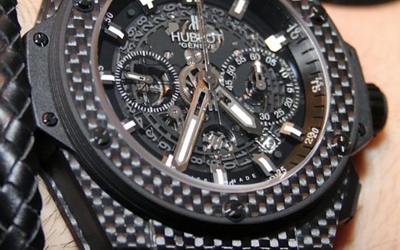 Khung viền cacbon c&oacute; khả năng chịu lực v&agrave; nhiệt tốt