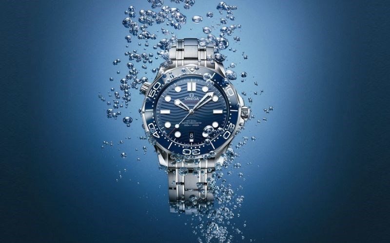 N&uacute;m đồng hồ đảm nhận nhiều chức năng