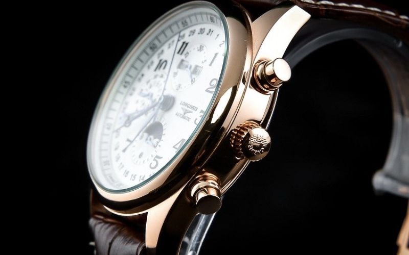 N&uacute;m đồng hồ l&agrave; bộ phận nhỏ, thường nằm b&ecirc;n phải của đồng hồ đeo tay