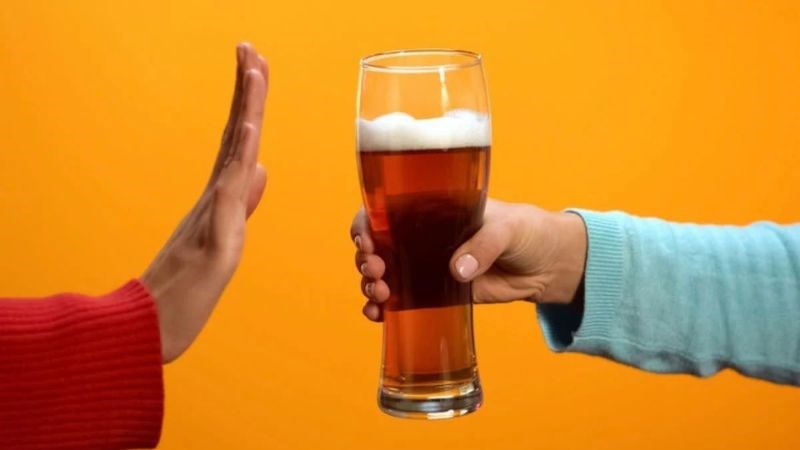 Bạn nên hạn chế uống rượu bia sau khi lấy cao răng Bạn nên hạn chế uống rượu bia sau khi lấy cao răng