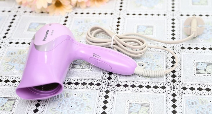 Máy sấy tóc 1100W Panasonic EH-ND13-V645 được bán với giá 430.000 đồng (cập nhật 06/2023 và có thể thay đổi theo thời gian)