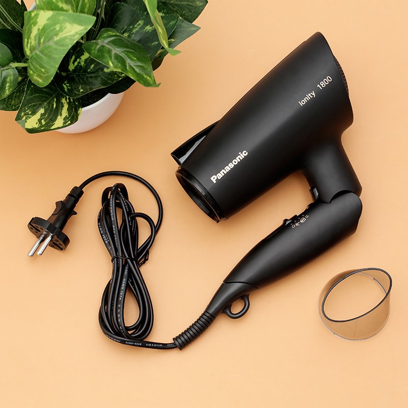 Máy sấy tóc Panasonic đa dạng dòng sản phẩm phù hợp phù hợp cho mọi đối tượng có nhu cầu hong khô tóc nhanh chóng ngay tại nhà