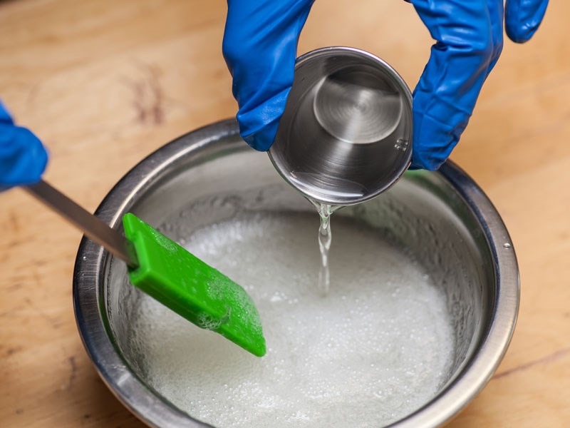 Tạo một hỗn hợp nước rửa ch&eacute;n