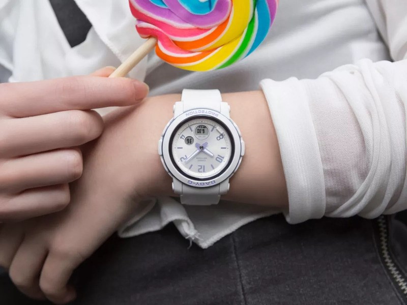 Đồng hồ c&oacute; k&iacute;ch cỡ mặt 41.5 mm, thời gian sử dụng pin tới 3 năm