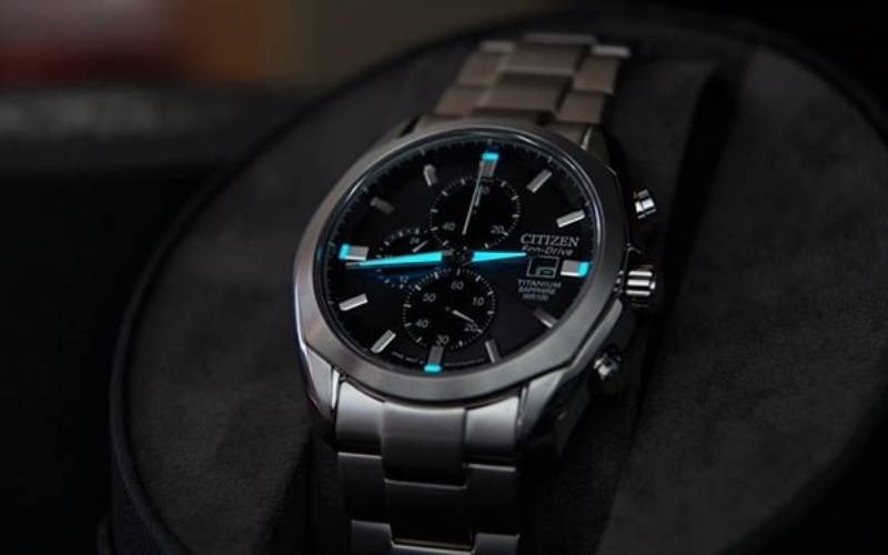 Nguồn gốc ra đời đồng hồ đeo tay sử dụng năng lượng mặt trời