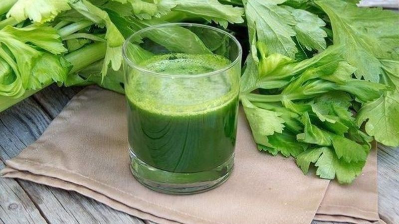 Cần tây có ít calo nhưng là nguồn cung cấp vitamin K giúp lưu thông máu tốt
