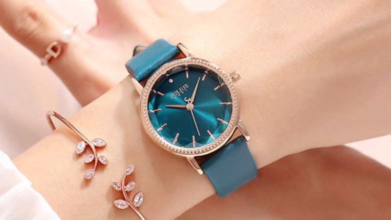 Julius là thương hiệu đồng hồ của Hàn Quốc được thành lập tại Seoul Julius là thương hiệu đồng hồ của Hàn Quốc được thành lập tại Seoul