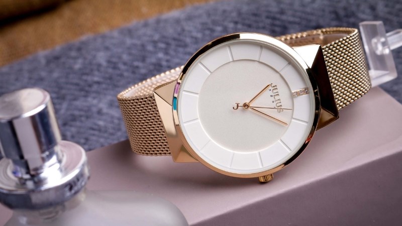 Đồng hồ có bộ máy hoạt động rất bền bỉ, mạnh mẽ Đồng hồ có bộ máy hoạt động rất bền bỉ, mạnh mẽ