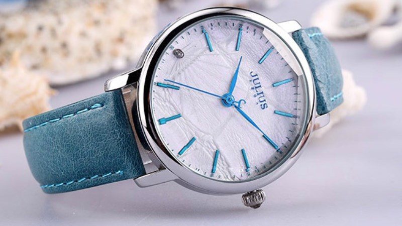 Đồng hồ Julius có giá dao động từ 500.000 đồng đến dưới 4.000.000 đồng Đồng hồ Julius có giá dao động từ 500.000 đồng đến dưới 4.000.000 đồng