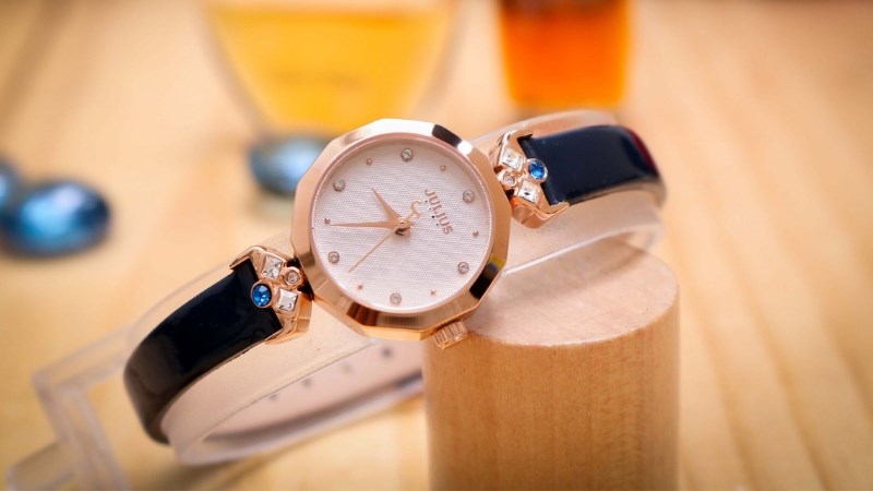 Kim đồng hồ chính hãng hoạt động mượt mà, êm ái, không gây ồn Kim đồng hồ chính hãng hoạt động mượt mà, êm ái, không gây ồn