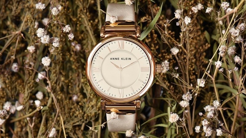 Đồng hồ Anne Klein là một thương hiệu nổi tiếng có xuất xứ tại Mỹ Đồng hồ Anne Klein là một thương hiệu nổi tiếng có xuất xứ tại Mỹ