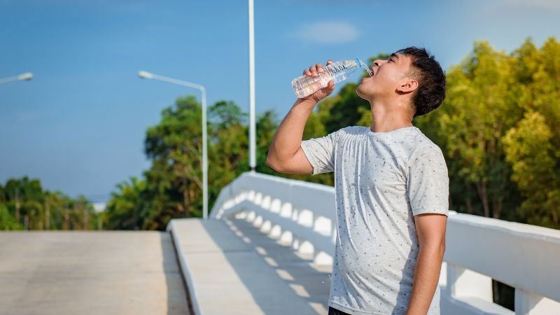 Bạn nên bổ sung nước trước và sau khi luyện tập thể dục, thể thao