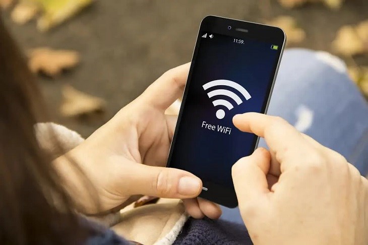 Sử dụng WiFi ở nơi đông người sẽ khiến WiFi yếu và nhiễu