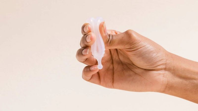 Người gặp vấn đề về bàng quang nên chọn loại cốc nguyệt san mềm