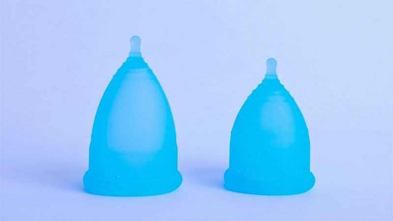 Cốc nguyệt san thường có hai kích thước: nhỏ hoặc lớn