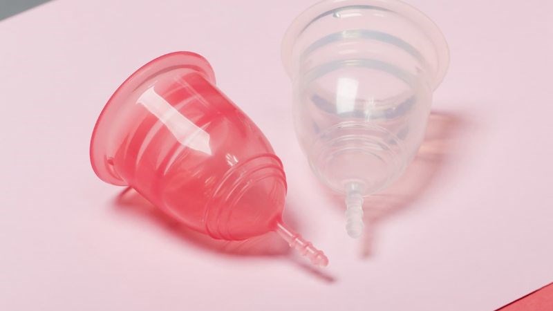 Cốc nguyệt san có độ cứng vừa phải giúp cốc không bị biến dạng khi sử dụng