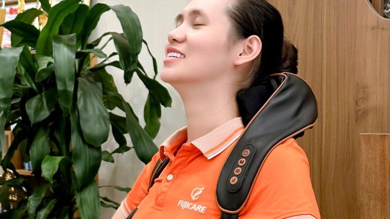 Sử dụng thiết bị massage hiện đại giúp hỗ trợ điều trị các chứng bệnh liên quan đến vai gáy Sử dụng thiết bị massage hiện đại giúp hỗ trợ điều trị các chứng bệnh liên quan đến vai gáy