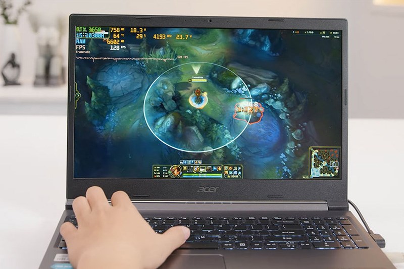 Trải nghiệm chơi game m&aacute;y ổn định