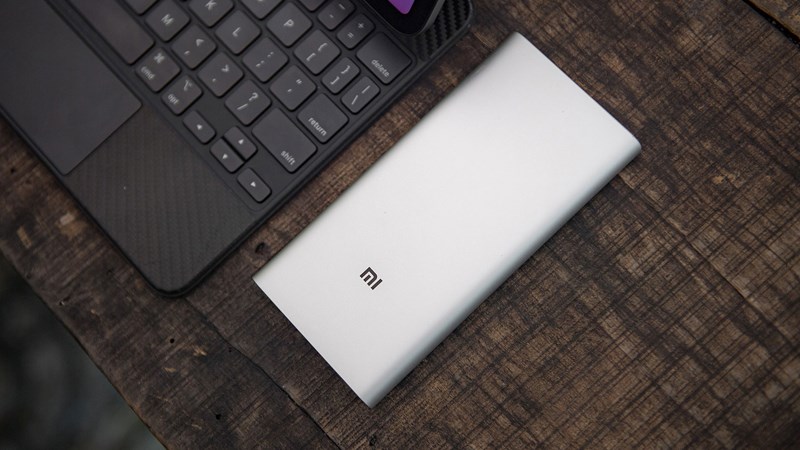 Kiểu d&aacute;ng nhỏ gọn, đơn giản, c&oacute; c&ocirc;ng nghệ sạc v&ocirc; c&ugrave;ng ti&ecirc;n tiến