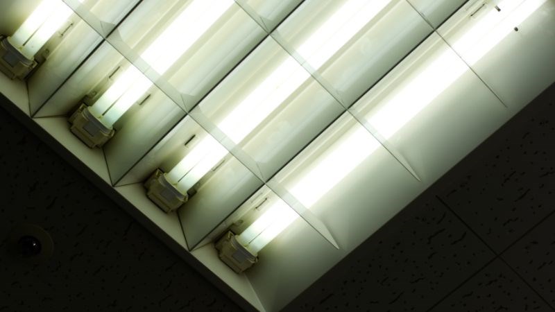 Bóng đèn huỳnh quang bị vỡ là một nguồn gây nhiễm độc thủy ngân
