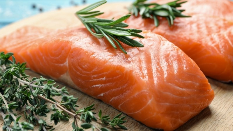 Cá hồi chứa nhiều omega-3 và protein