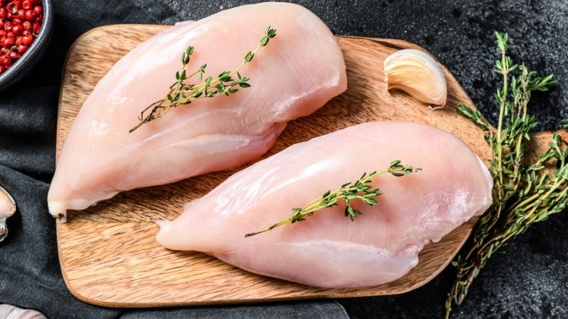 Ức gà là lựa chọn tốt cho người có chế độ rèn luyện thể hình