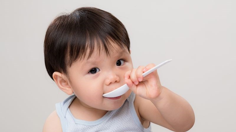 Mật ong không an toàn cho trẻ nhỏ dưới 12 tháng tuổi Mật ong không an toàn cho trẻ nhỏ dưới 12 tháng tuổi