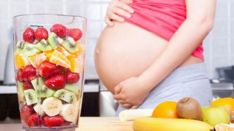 Ăn nhiều trái cây, rau củ tươi sạch có thể giúp bà bầu giữ dáng