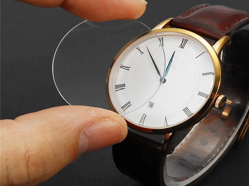 Kinh Mica l&agrave; một dạng nhựa tổng hợp trong suốt