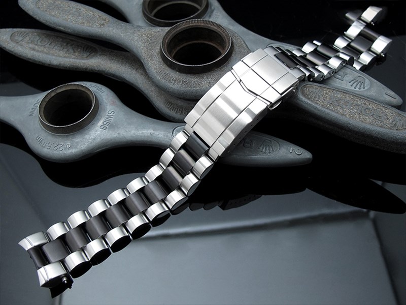 D&acirc;y đeo dễ d&agrave;ng lau ch&ugrave;i v&agrave; c&oacute; độ bền cao