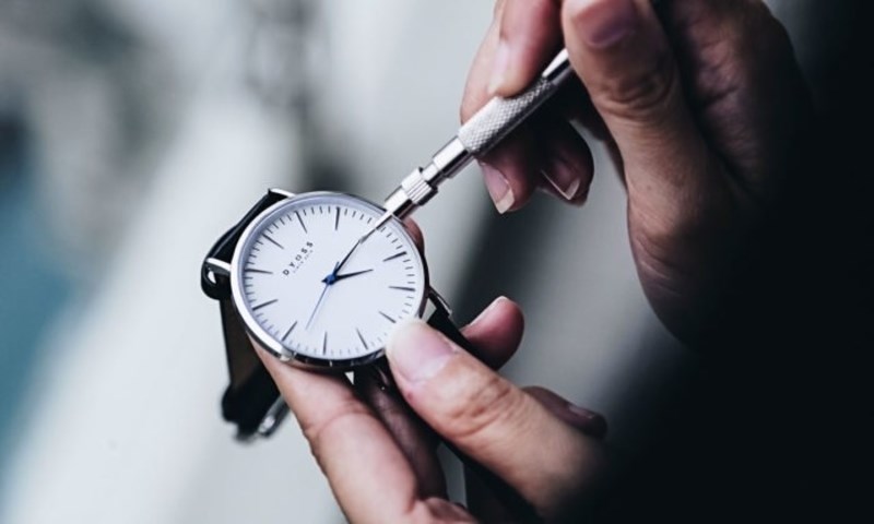 Trục n&uacute;m đồng hồ