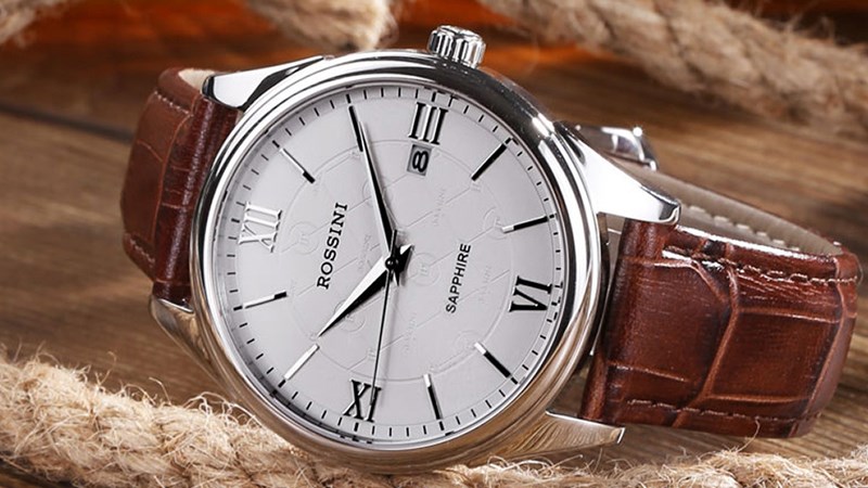 K&iacute;nh sapphire l&agrave; loại k&iacute;nh chống xước l&ecirc;n đến 90%