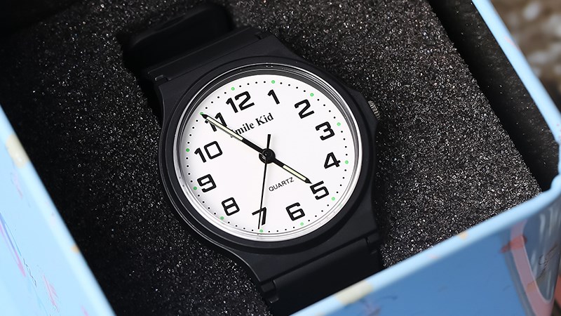 Mặt nhựa Resin l&agrave; loại nhựa nh&acirc;n tạo tổng hợp