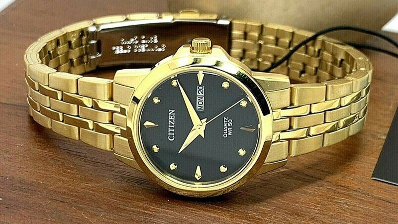 Máy được trang bị hệ số chống nước 5 ATM Máy được trang bị hệ số chống nước 5 ATM