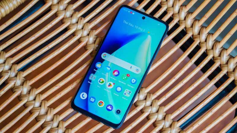 Điện thoại realme C55 6GB sở hữu thiết kế nguy&ecirc;n khối sang trọng