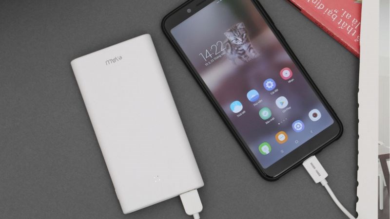 Sạc dự ph&ograve;ng eValu c&oacute; m&agrave;u sắc hiện đại, trang nh&atilde;