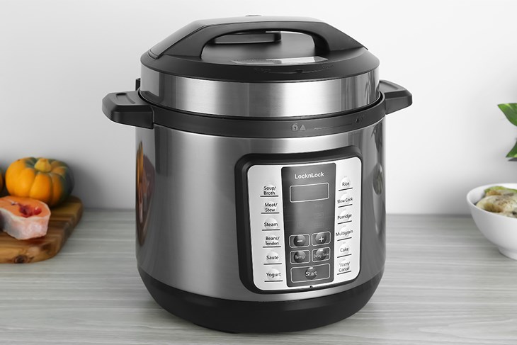 Nồi áp suất điện Lock&Lock EJP666SLV 6 lít có công suất 1000W, giúp bạn nấu chín thức ăn nhanh chóng