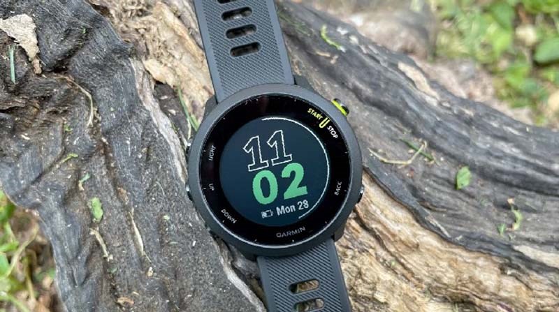 Garmin Forerunner 55 được thiết kế mang đậm t&iacute;nh thể thao, hiện đại
