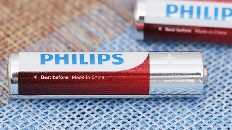 Vi&ecirc;n pin nhà Philips với tu&ocirc;̉i thọ cao, có th&ecirc;̉ sử dụng đ&ecirc;́n vài năm