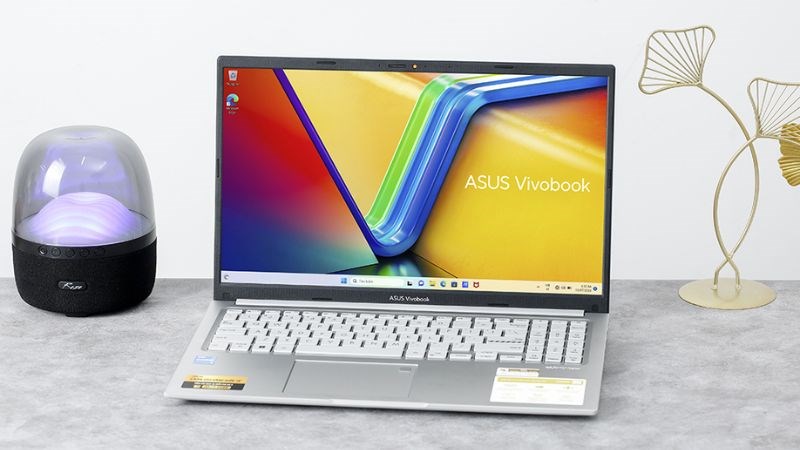 Laptop Asus Vivobook 15 X1504VA i7 1355U (NJ023W) nhỏ gọn chỉ 1.7 kg